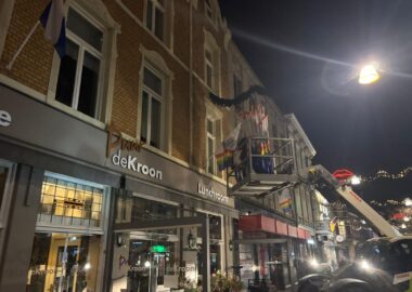 de TC hink de vlag oet