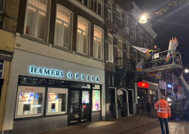 de TC hink de vlag oet